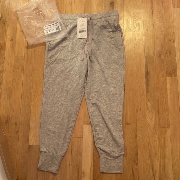 Fabletics!! Brand new - Picture 2 of 4